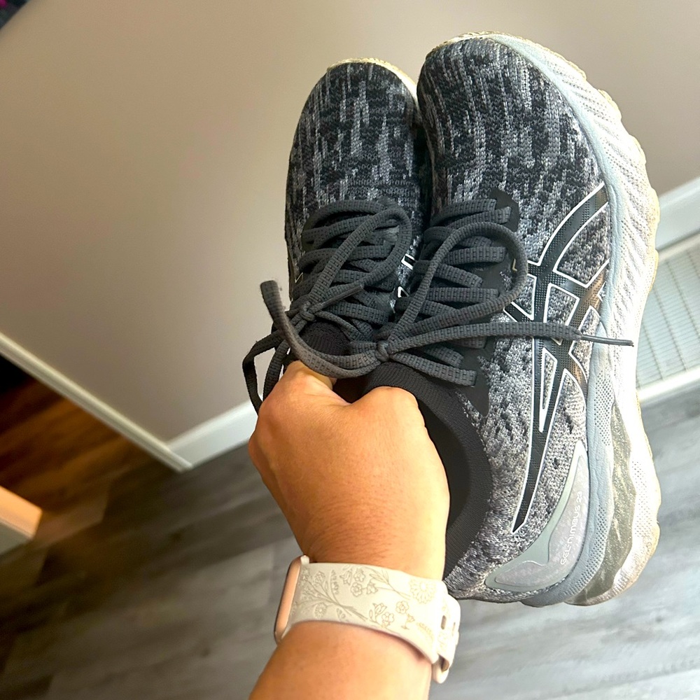 ASICS gel nimbus 23.